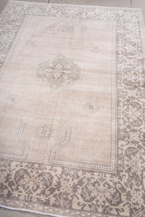 Antique Sivas Area Rug (4' x 6')